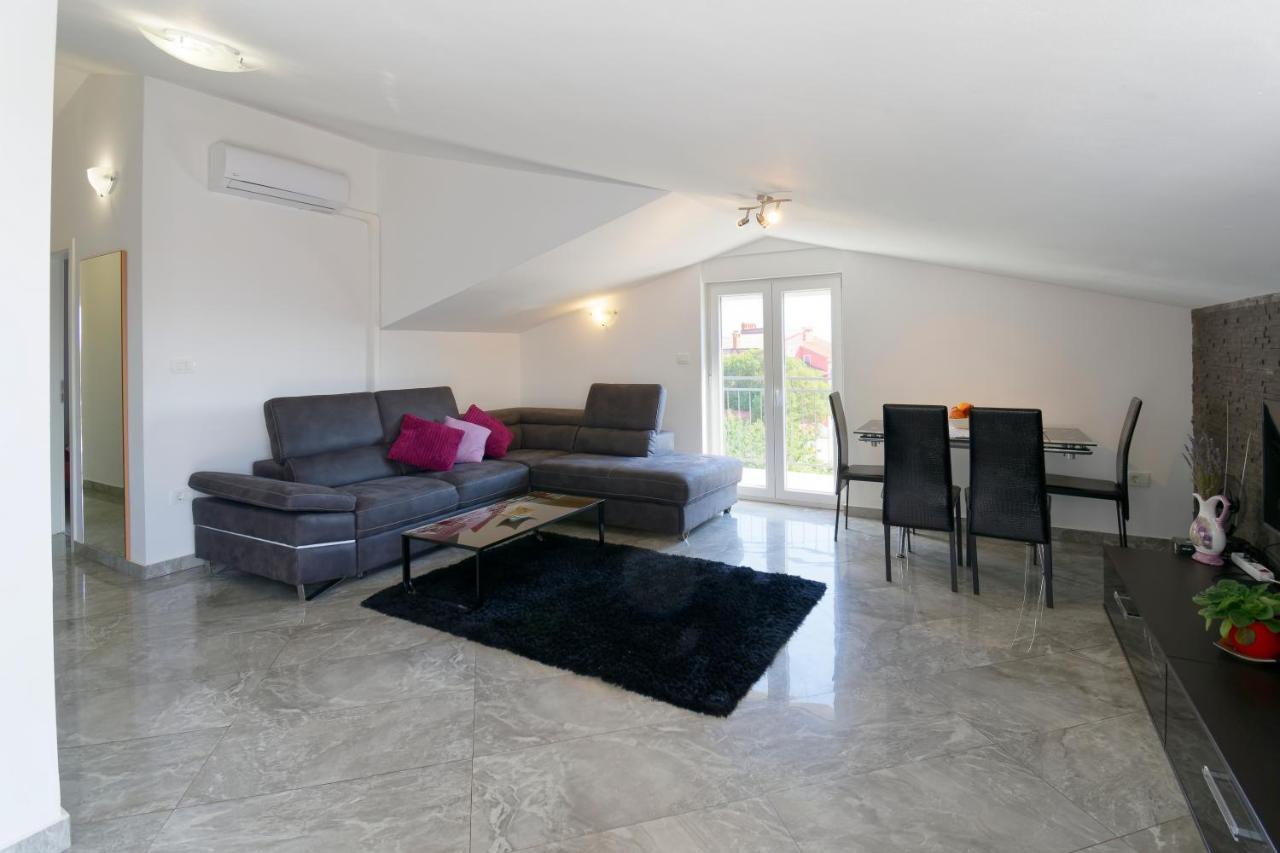 Apartments Goran By Rent Istria 乌马格 外观 照片